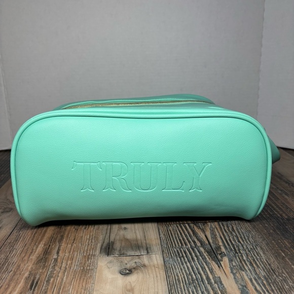 Truly Bag Vanity Case Make up Organizer Travel Storage Trip Carry On Beauty - Picture 1 of 9